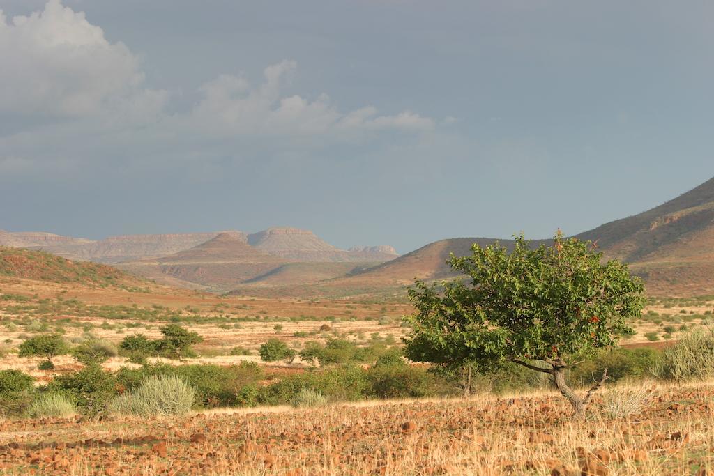 Etendeka Mountain Camp Damaraland Exterior photo