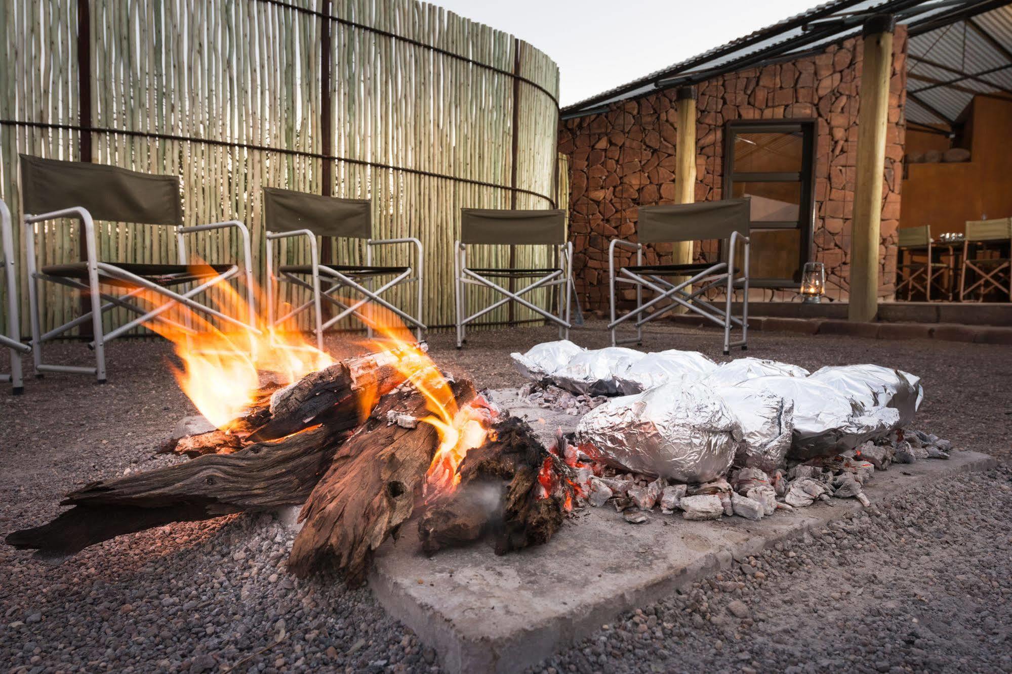 Etendeka Mountain Camp Damaraland Exterior photo